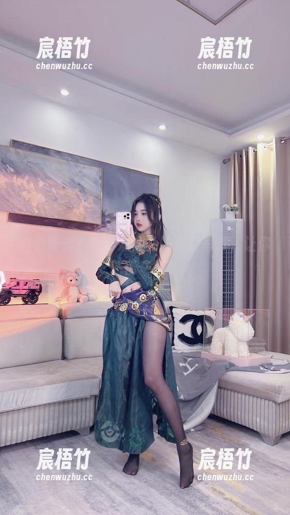 白色蕾丝？小小奶瓶儿的免费写真，让你眼前一亮！