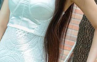 尤果网 – 疯狂发现金：阿依努尔瓦娅的高清美脚，贼好的“脱鞋实验”！