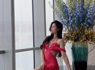 微密圈 – 就是阿朱啊的兔子警官算是开了个好头，免费美图果然不便宜。