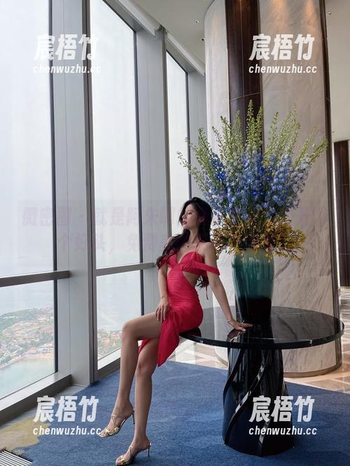 微密圈 - 就是阿朱啊的兔子警官算是开了个好头，免费美图果然不便宜。
