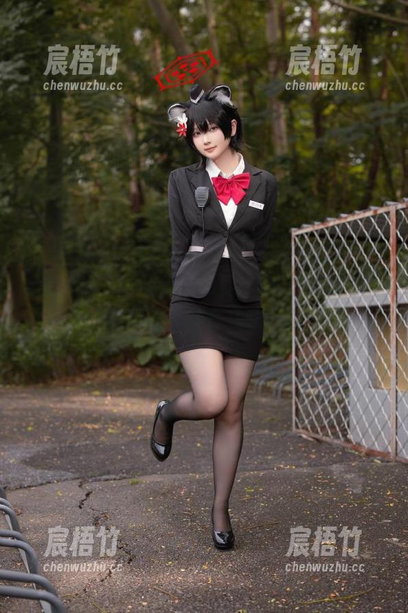 美图炸了！屿鱼yukako与毒蛇兔女郎的高清邂逅，带着几分迷离。