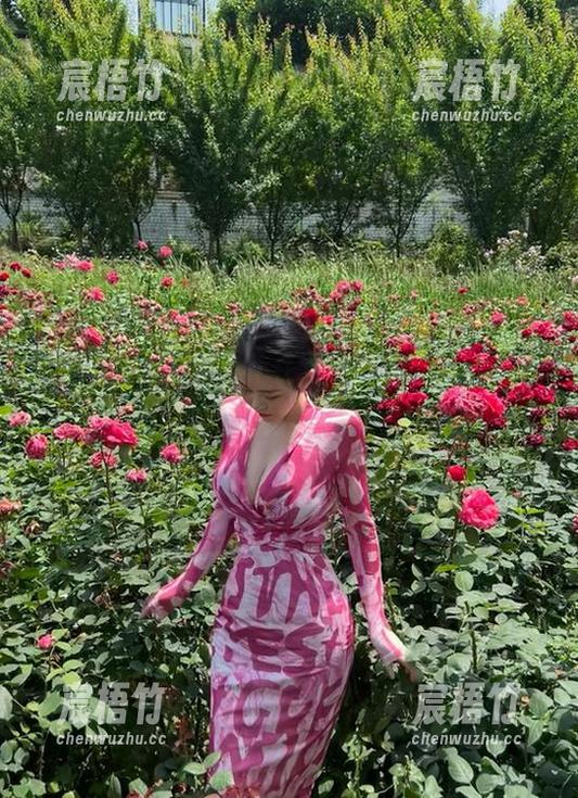 微密圈 - Lebenshilfe——左公子666的翘臀大米熊写真，莫名撩人！