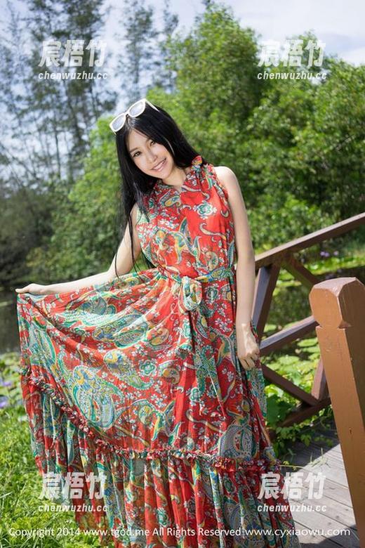 推女神 - 免费教室开课啦！王婉悠和她的图册都准备好了。