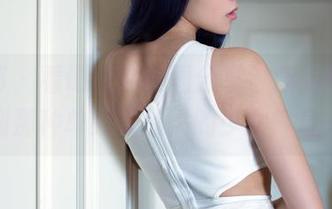 推女郎 – 看谭冰的美图分享，隐约能感受到那种单纯又迷人的少女气息。