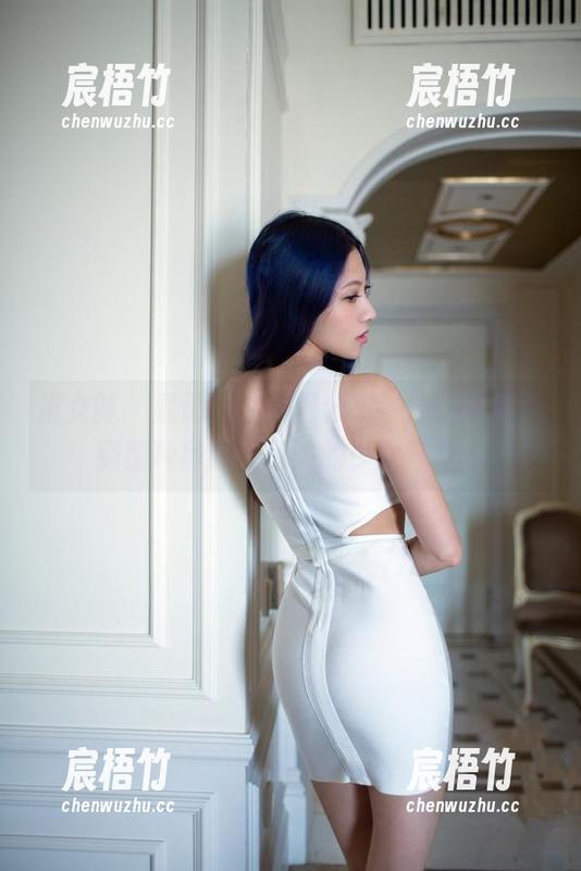 推女郎 - 看谭冰的美图分享，隐约能感受到那种单纯又迷人的少女气息。