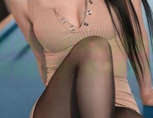 看，普美(bomi)在泳池里的新尝试——期待你的点赞！图片更新中…