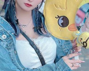 照片带来的惊艳，月城委员会的狐娘巫女身份太让人好奇了。