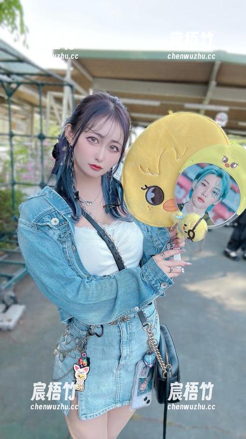照片带来的惊艳，月城委员会的狐娘巫女身份太让人好奇了。