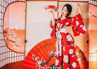 免費！来看看果团网的美女球迷在场下的“对决”套图，绝不来回哦