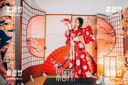 免費！来看看果团网的美女球迷在场下的“对决”套图，绝不来回哦