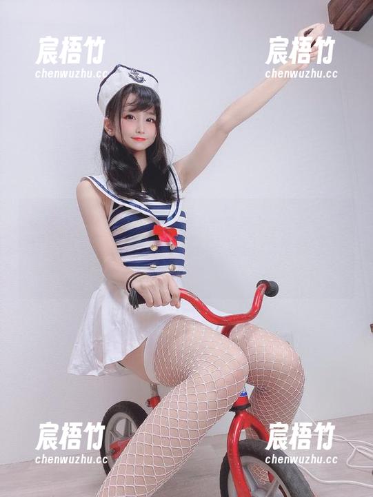 柳丸的“Fantia-2020年会员合集”图包，标准、层次多到你以为自己走到了一场展览。