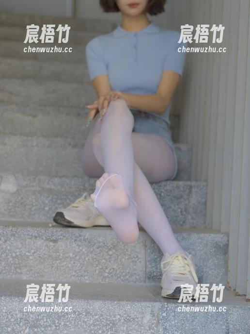 森萝财团 - 私房连体衣图集，乃乃子的身材让我忍不住感慨这一线之差。