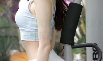 模范学院 – 下载夏玲蔓女仆，这点小事也许影响不了你的一天。