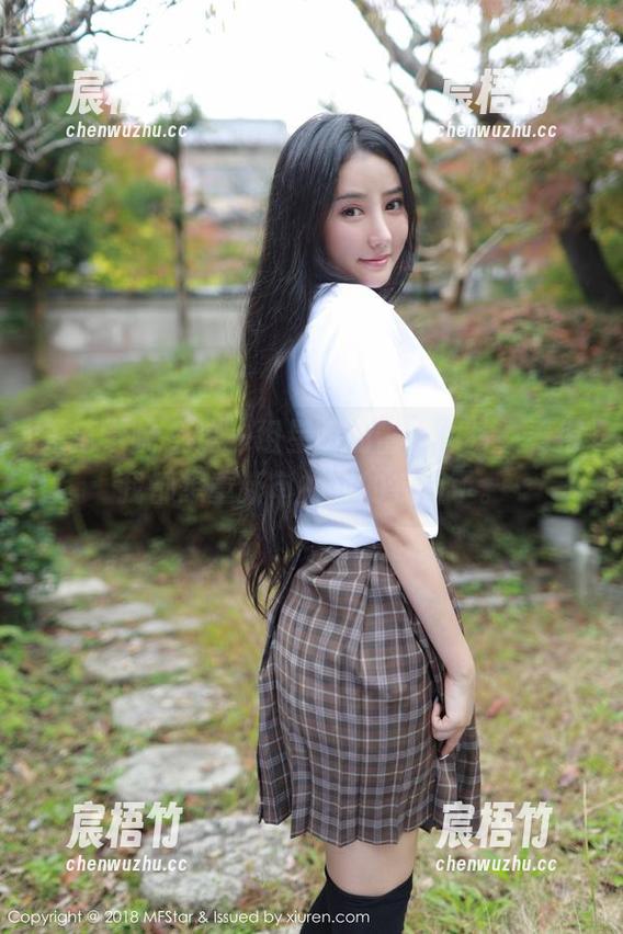 模范学院 - 这一组星萌的蕾丝图片，看得我都想重新审视我的衣柜了。