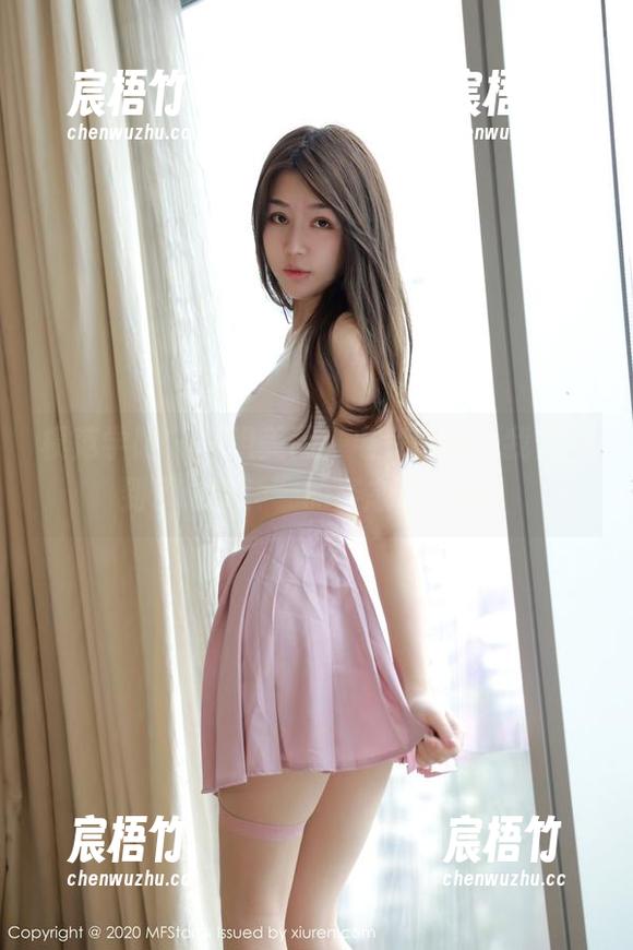 模范学院 - 一组美图，电竞唐嫣让我体会到了“女神”的姿态与气场。