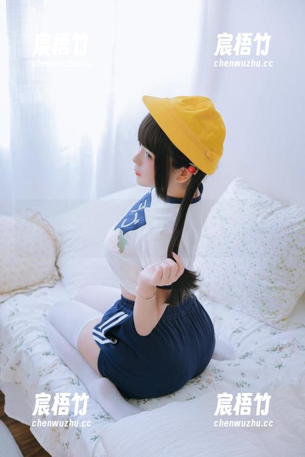 樱井小莜的教室私拍图集，有种淡淡的奶茶香气凑巧弥漫