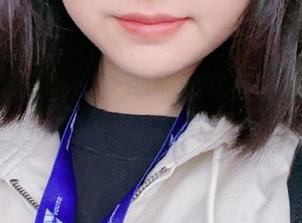 樱群在旋转木马上的福利写真，谁说不能清纯又撩人？