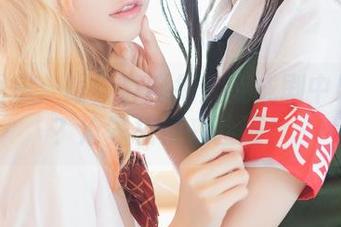 私拍图包：眼镜真能把人变成剧中男主吗？沧霁桔梗来验证！