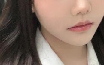 别看洛可ss温柔，这套写真里却藏着些小心眼