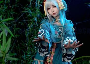 白色的爆机少女喵小吉——一场关于阴影与光的写真集分享