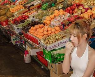 爱丝 – 索菲发布最新图包，勒紧的样子还真让人不知所措呢