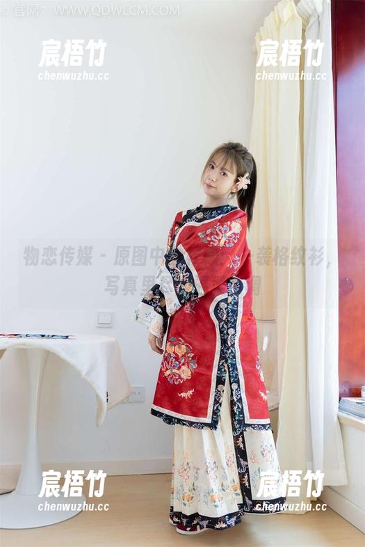 物恋传媒 - 原图中的柠檬：一袭格纹衫，写真里尽显温柔小调