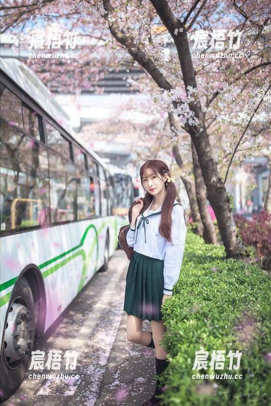 高清头图集：双马尾+体操服，王羽杉的超级随性时刻