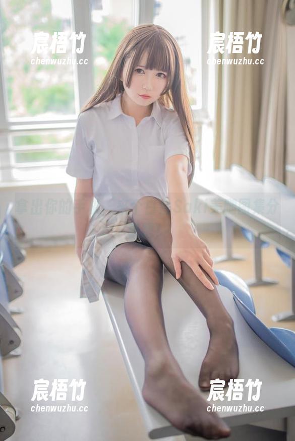 拿出你的手机，来个白金Saki美腿图集分享吧！