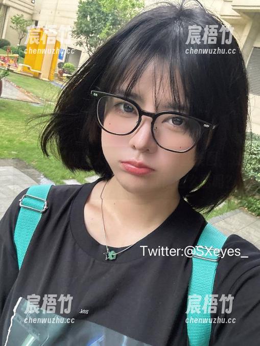 这就是“眼酱大魔王w”的棕丝美图，没想到会这么染色，壁纸就该这么酷吗？