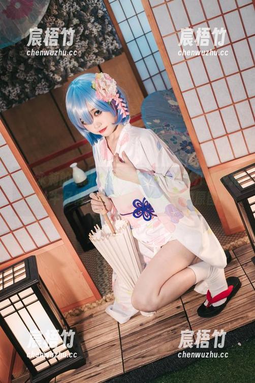 神沢永莉的最新搭配学堂：ckT前开卫衣搭黑丝牛仔裤，果然是风格独具的原图！
