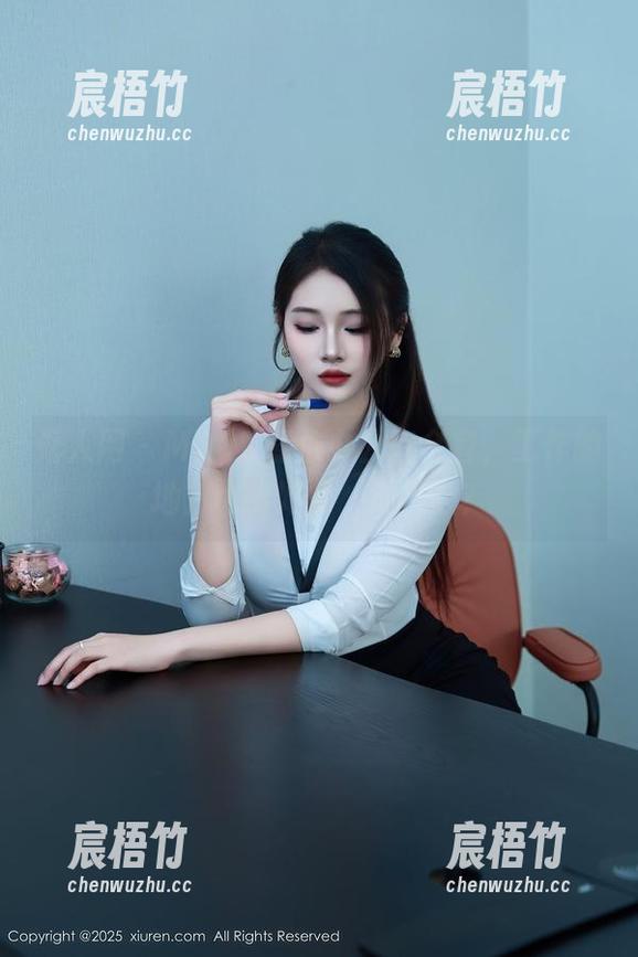 秀人网 - MOON嘉依办公室全套，工作的地方也能如此‘放松’？