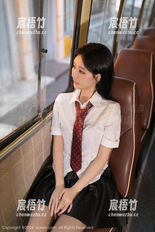 秀人网 - 认真分享悠悠YOYO的女仆写真精选，哦，这画面好像在哪里见过...