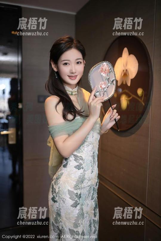 秀人网 - 李丽莎的连衣裙是我清新度的开端，美图在这，不知为何总让人想起约会的浪漫。