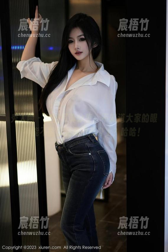 秀人网 - 黑丝写真分享，不知道大家的眼神能不能飘到杨晨晨身上？哈哈！