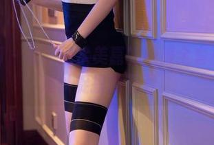 秀人网 – 看，清水美嘉的校服全套写真，难以捉摸的温柔。