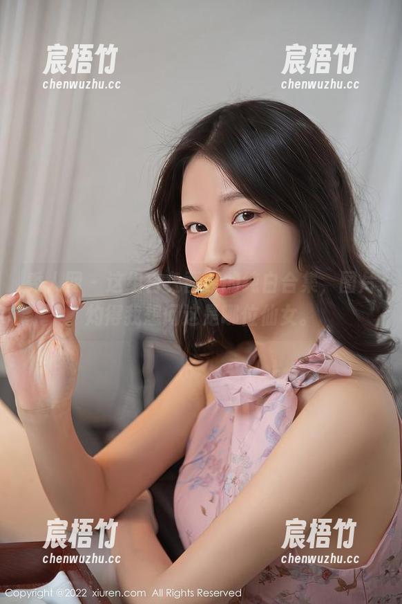 秀人网 - 这组白兔西希的纯白合集，图片灼得我想问这是哪位仙女。