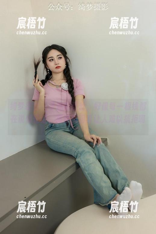 绮梦摄影 - 子涵的蕾丝，好像每一根线都在说悄悄话，高清美图真让人难以抗拒啊。