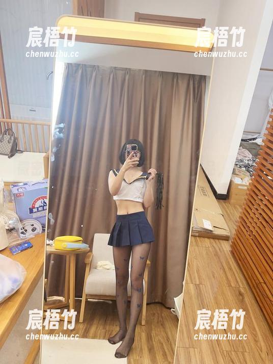 微密圈 - 胜利的小生活的白丝作品，就像个小旋风，一转头就想给我惊喜