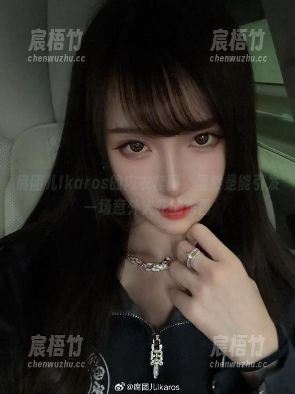 腐团儿Ikaros的内衣套图，显然是能引发一场意外火花的东西