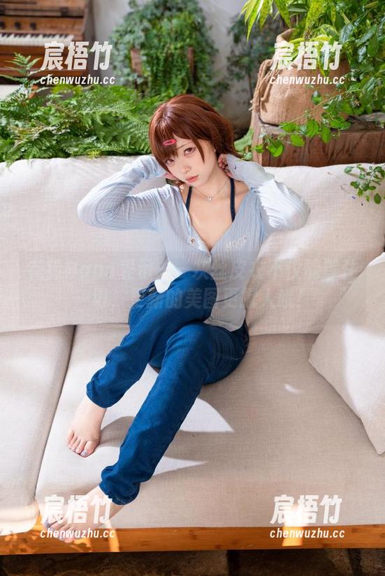 花铃Hana表示——灰丝皮衣不仅能罩住一切，更新的美图更撩人哦！