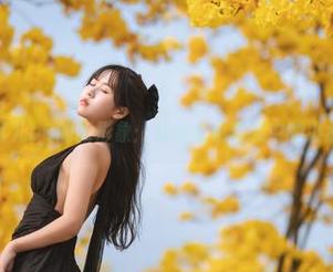 萌芽儿o0的新形象：私拍金色套装中的小疯狂