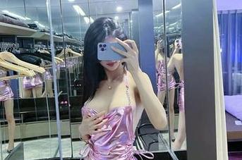微密圈 – 私拍上，葛征的长腿让我差点忍不住想给她打个分，满分也不嫌落后！