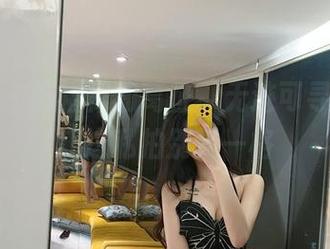 微密圈 – 百褶裙和葛征，无迹可寻的火花让这私拍别具一格