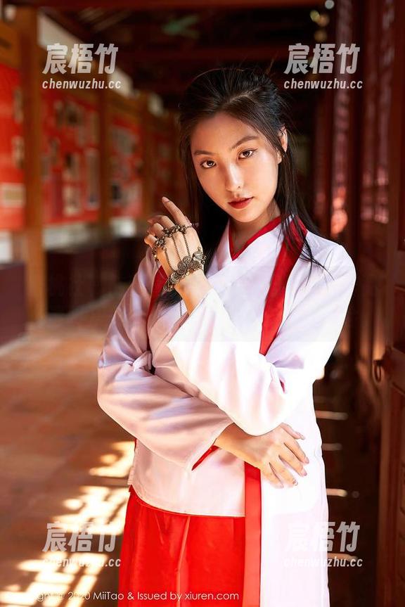 蜜桃社 - 陆萱萱Cecilia主演的高清作品《透明》——一场与你内心对话的冒险。