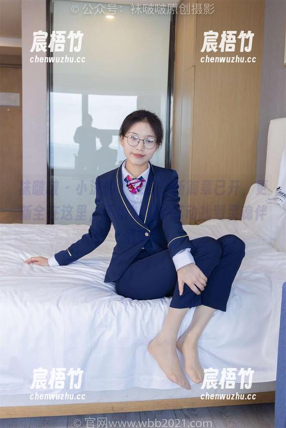 袜啵啵 - 小沫的“裸足”新篇章已开，更新全在这里，不怕被脚丫打动找到灵魂伴侣哦！