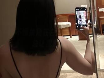 微密圈 – 搞不懂詹詹在白丝里藏了啥玄机？原图总让我想歪！