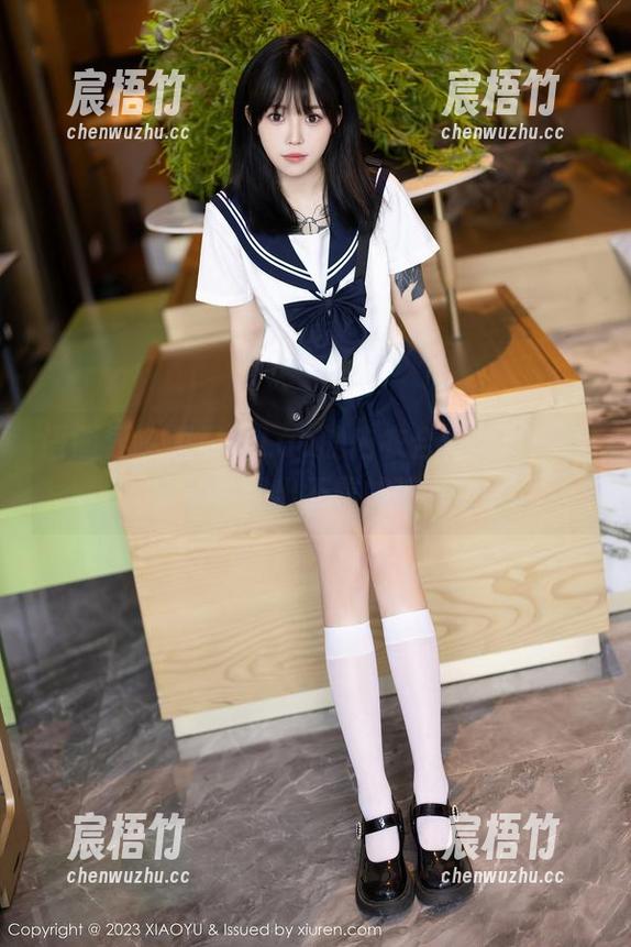 语画界 - 潘朵拉Laa的内衣合集照片，偶尔会闪现出不羁的遮掩。