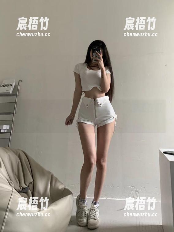 微密圈 - 看陈佩奇的天台写真，你还在盯着那片蓝天吗？