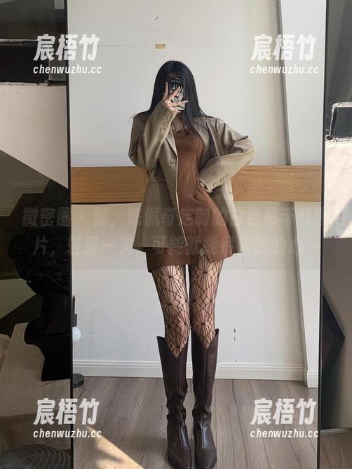 微密圈 - 额，陈佩奇定制的白色吊带丝图片，轻轻一夹，可能就能吊起我的心～