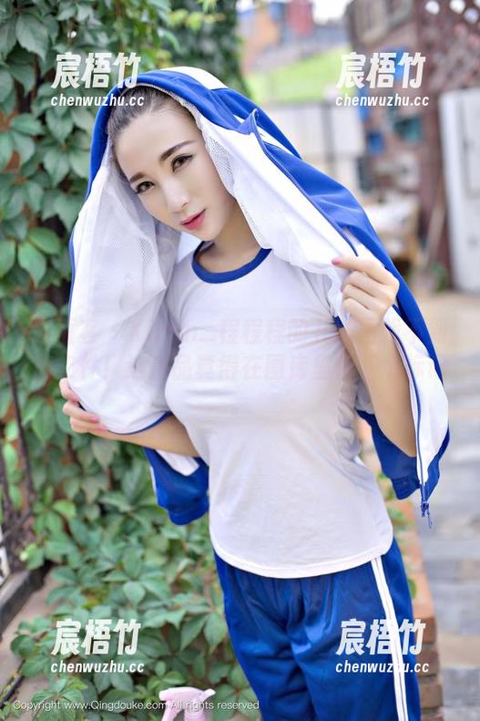 青豆客 - Kiren_程程程的礼服图找不到第二件！这作品真得在图库里留下个标记。